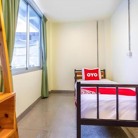 Oyo 928 Leaf Hostel Csiangmaj Kültér fotó