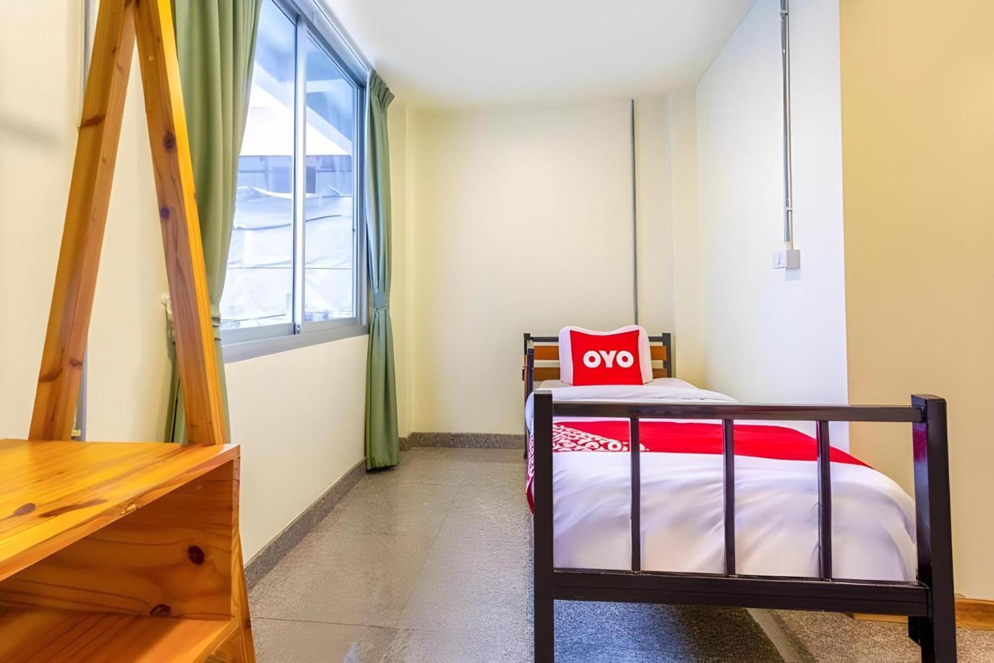 Oyo 928 Leaf Hostel Csiangmaj Kültér fotó