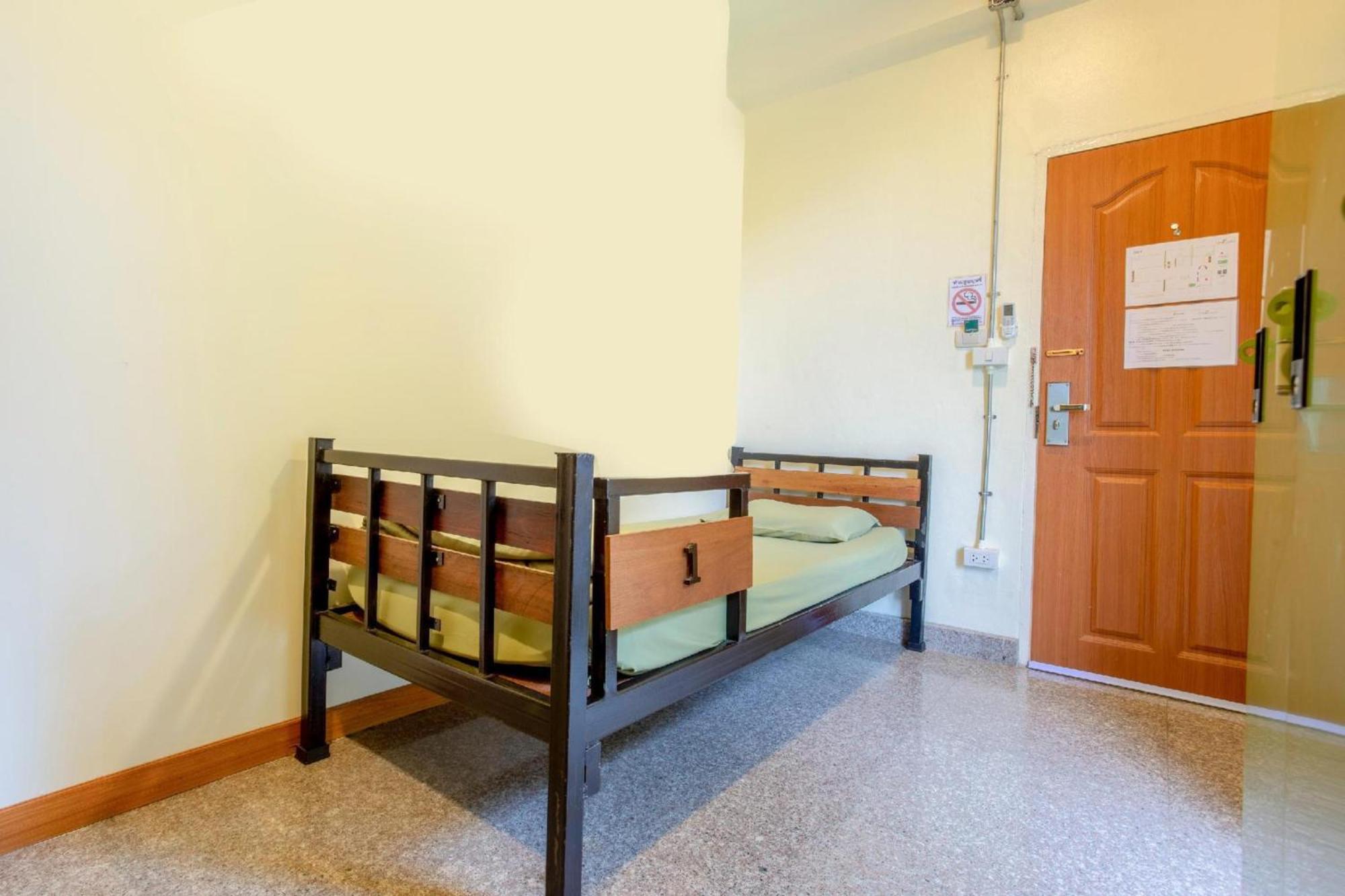 Oyo 928 Leaf Hostel Csiangmaj Kültér fotó