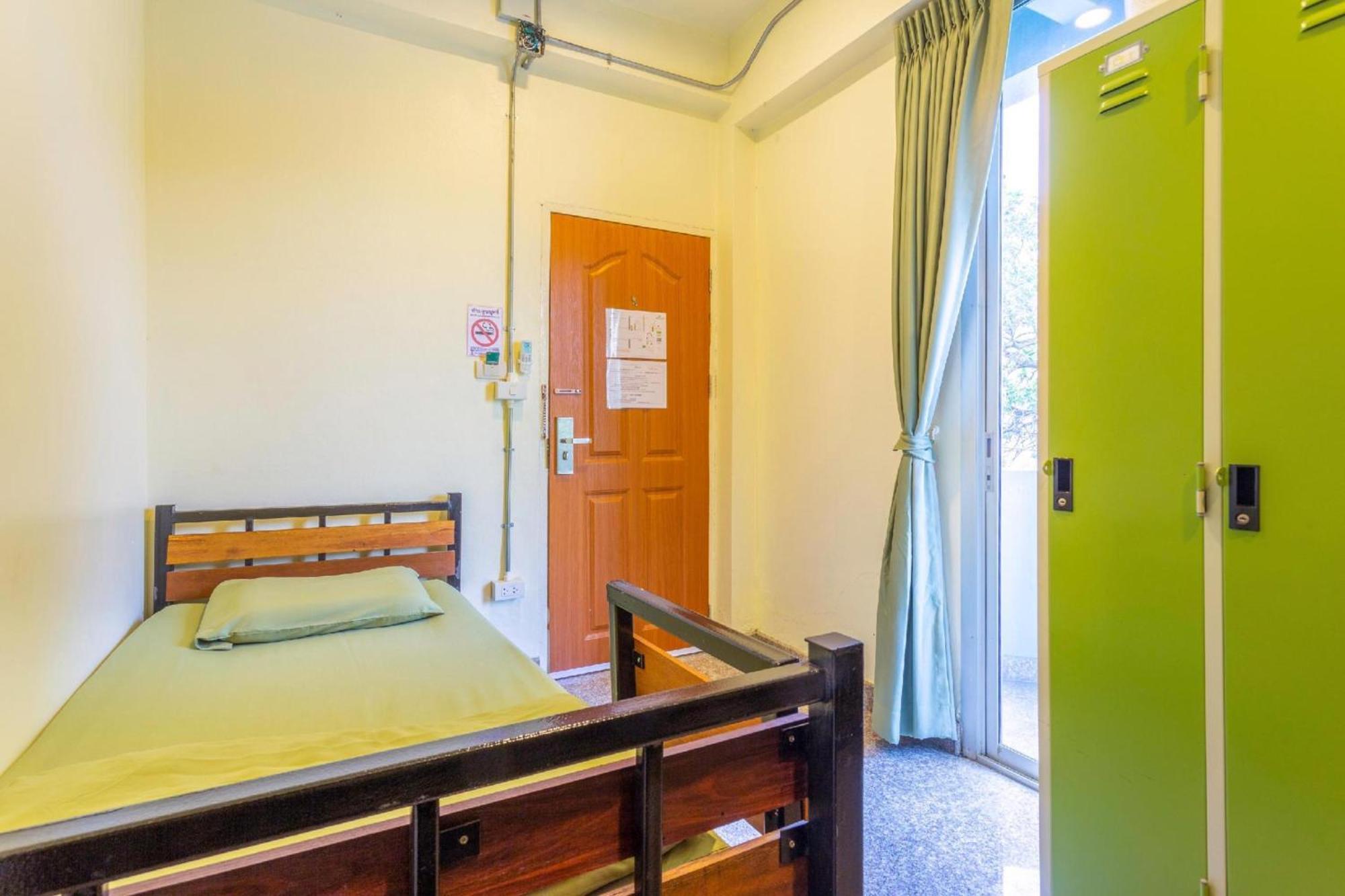 Oyo 928 Leaf Hostel Csiangmaj Kültér fotó