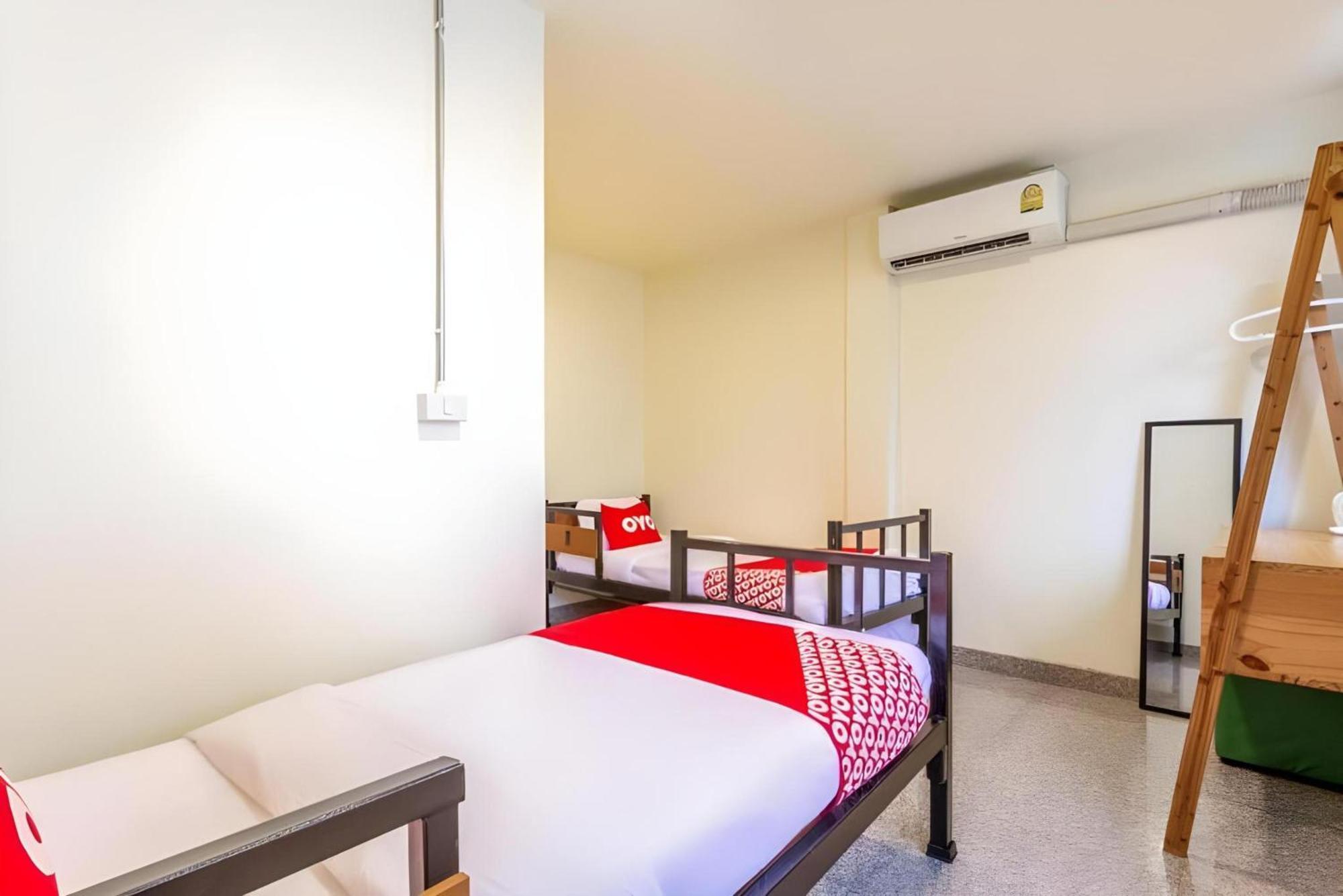 Oyo 928 Leaf Hostel Csiangmaj Kültér fotó