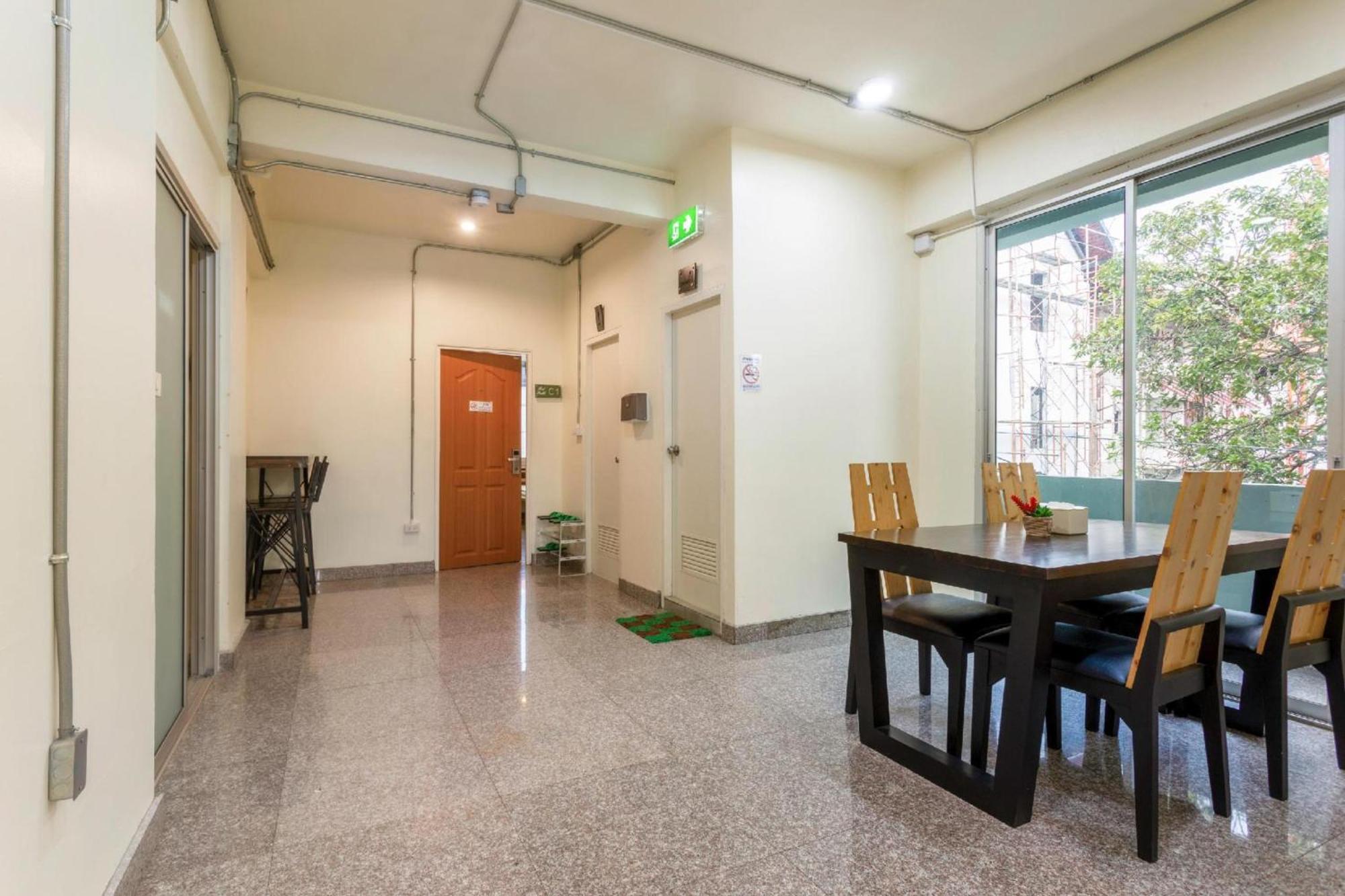 Oyo 928 Leaf Hostel Csiangmaj Kültér fotó